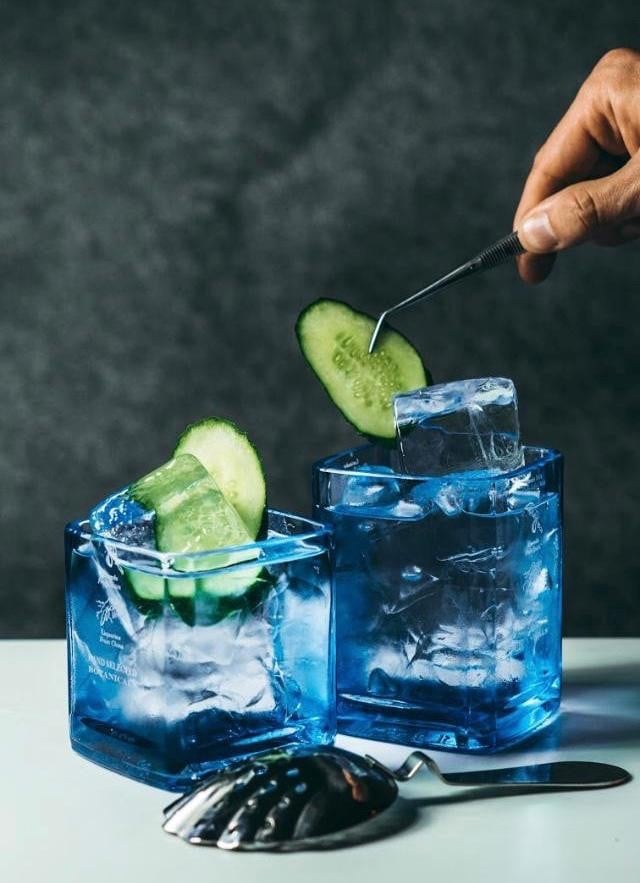 Посуда, бокалы, сервировка 